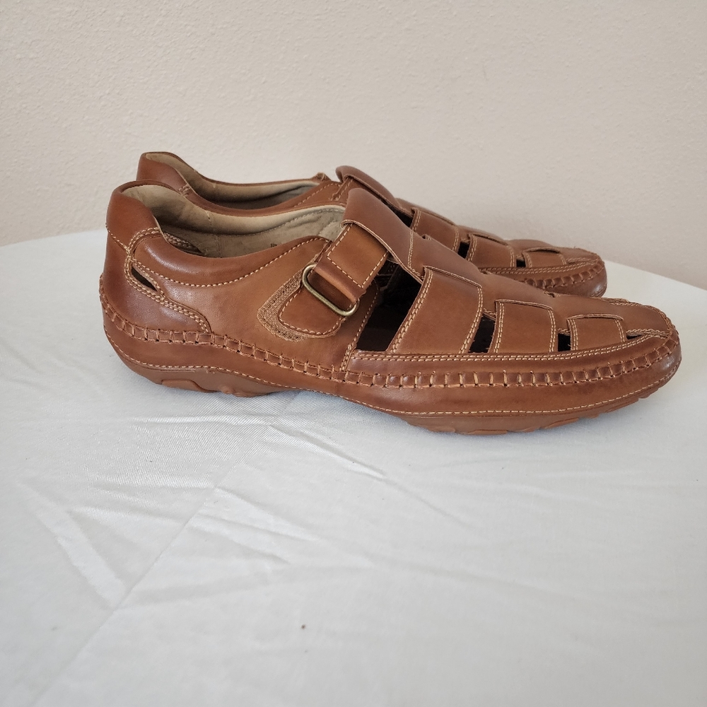 New GBX Sentaur Tan Sandals